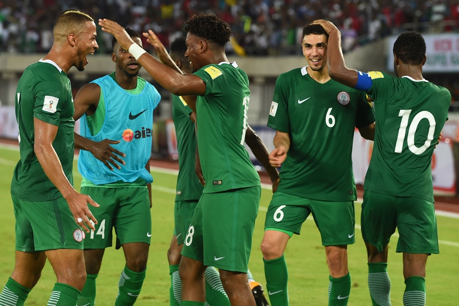 nigeria 039 s alex iwobi c celebrates with teammates after scoring during the fifa world cup 2018 qualifying football match between nigeria and zambia in uyo akwa ibom state on october 7 2017 photo afp