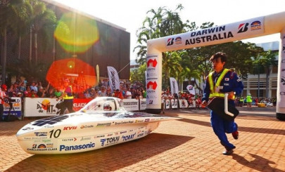 solar cars begin race across australian desert solar cars begin race across australian desert