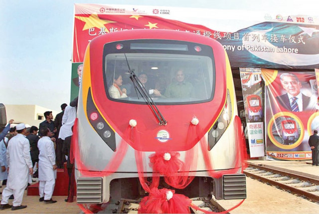 shehbaz sharif and some chinese officials arrive at the dera gujjran station to inaugurate the olmt photos agencies shehbaz sharif and some chinese officials arrive at the dera gujjran station to inaugurate the olmt photos agencies