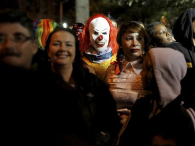 israeli police detain dozens in horror clown craze