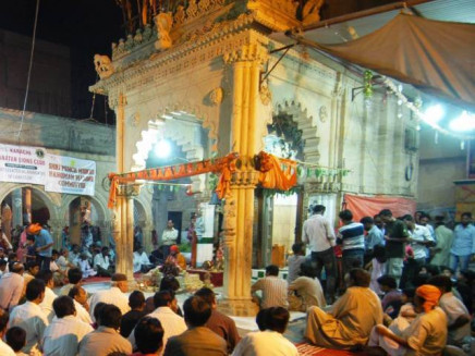 a hindu temple photo express