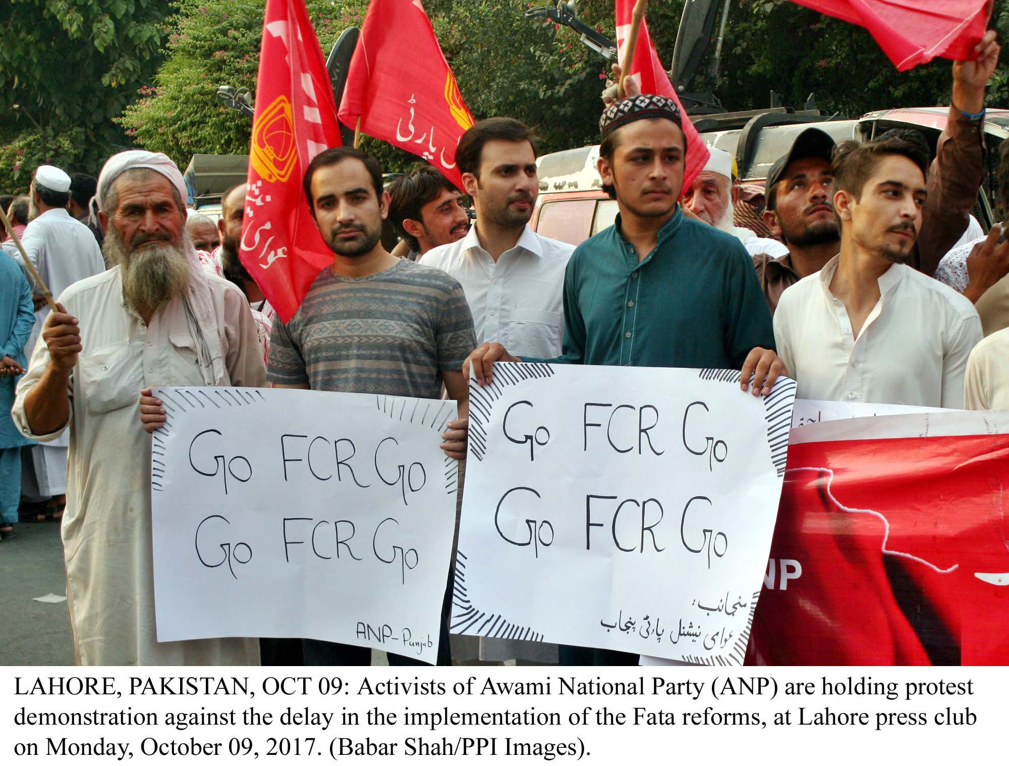 activists hold demonstration against non implementation of fata reforms photo ppi