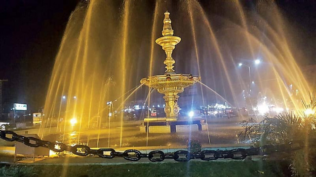 water splashes out of the fountain in bahawalpur photo express water splashes out of the fountain in bahawalpur photo express