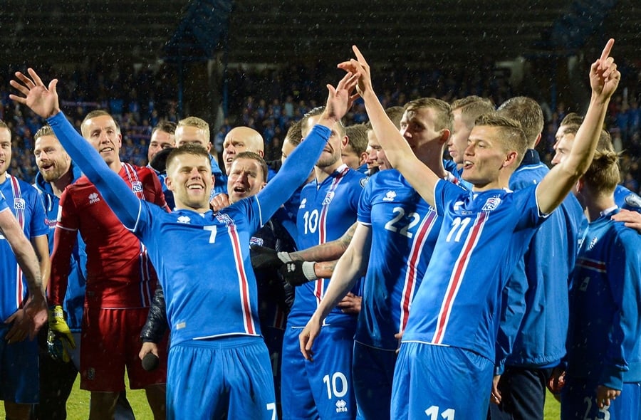 iceland 039 s players including iceland 039 s forward johann berg gudmundsson l and iceland 039 s forward alfred finnbogason celebrate after the fifa world cup 2018 qualification football match between iceland and kosovo in reykjavik iceland on october 9 2017 photo afp