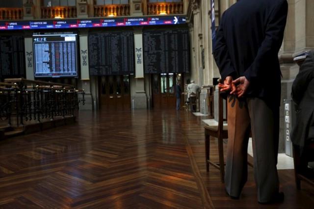 traders look at computer screens at madrid 039 s bourse spain june 29 2015 photo reuters