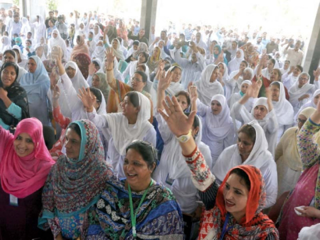 pims staff protests at the hospital photo zafar aslam express pims staff protests at the hospital photo zafar aslam express