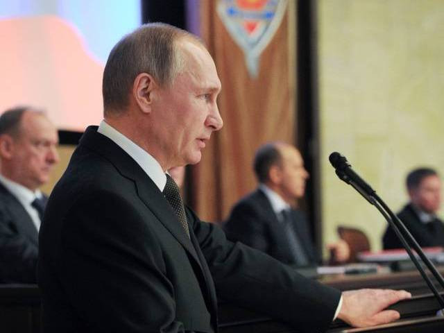 the notes will first go into circulation in moscow the far east and crimea photo afp the notes will first go into circulation in moscow the far east and crimea photo afp