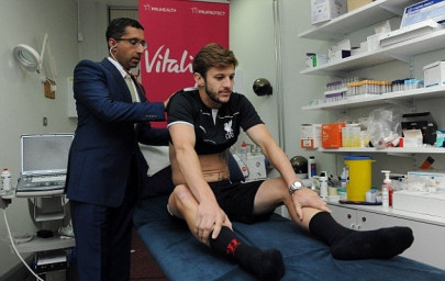 peshawar zalmi sign ex liverpool fc doctor peshawar zalmi sign ex liverpool fc doctor