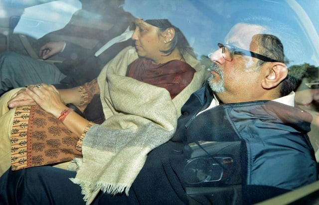 dentists rajesh talwar r and wife nupur are taken to court in ghaziabad on the outskirts of new delhi india november 25 2013 photo reuters dentists rajesh talwar r and wife nupur are taken to court in ghaziabad on the outskirts of new delhi india november 25 2013 photo reuters