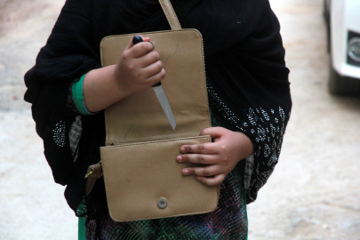 karachi women arm themselves against knifeman