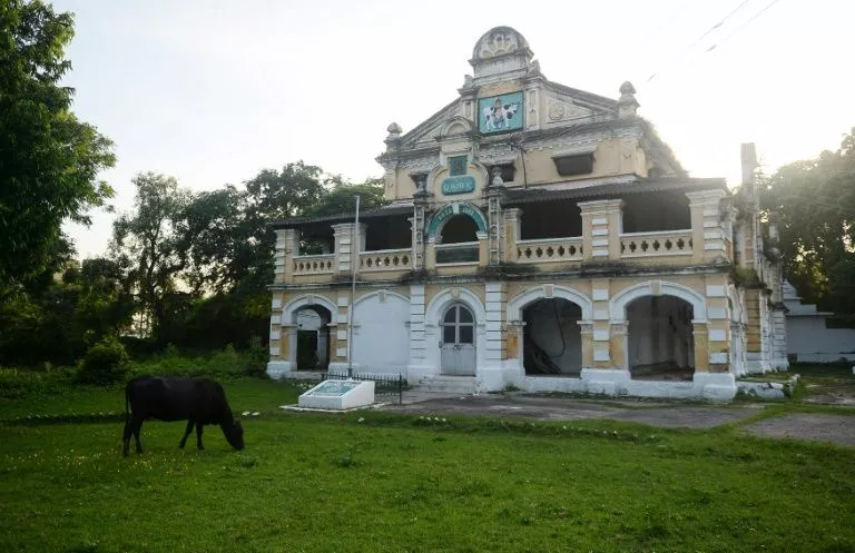 the allahabad farm set up in 1889 is the oldest of those once used by the british to house the cows transported to asia to provide milk for the troops in city barracks photo afp the allahabad farm set up in 1889 is the oldest of those once used by the british to house the cows transported to asia to provide milk for the troops in city barracks photo afp