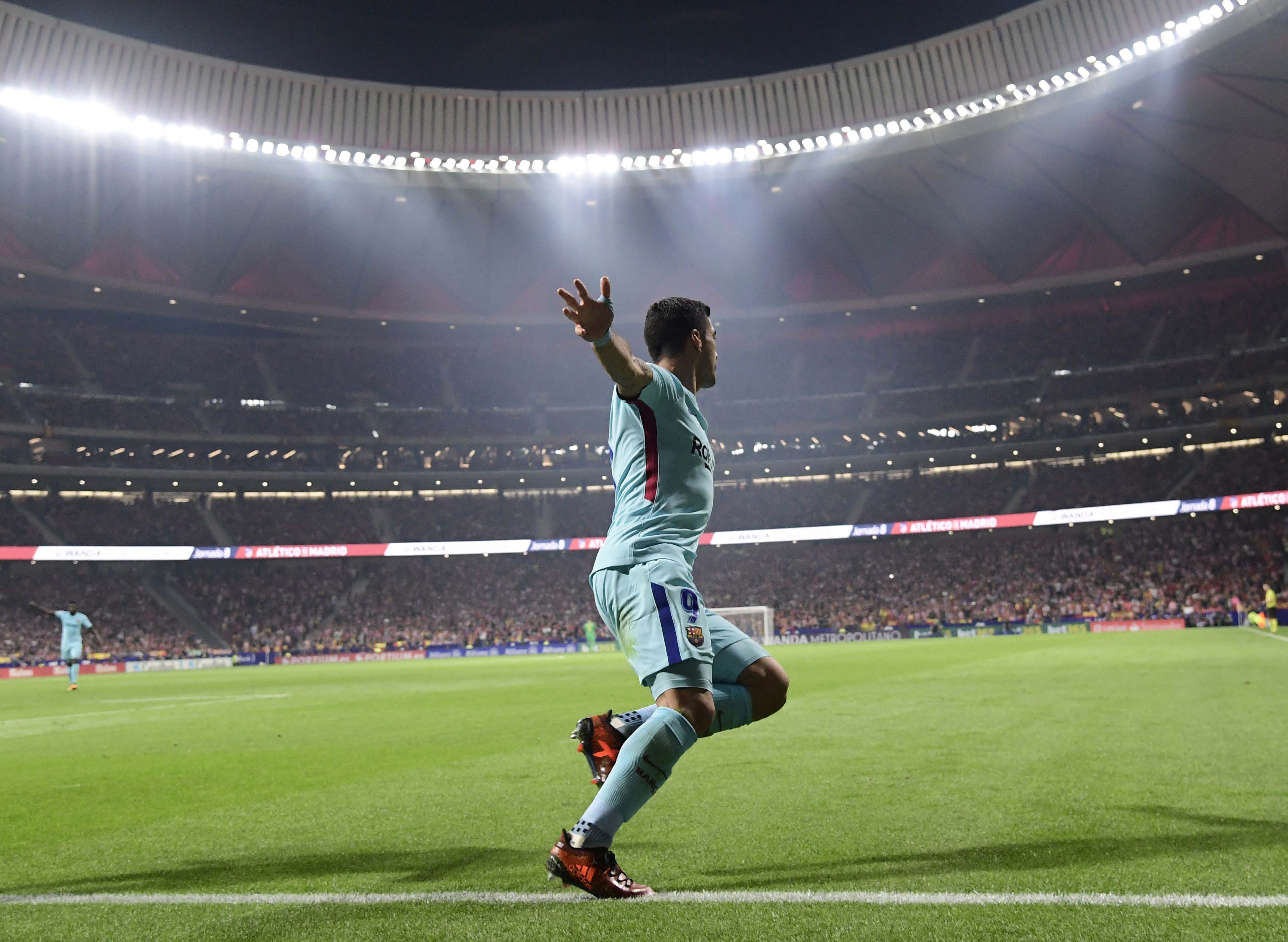 suarez has looked off the pace so far for barcelona this season but repaid his manager s faith with a well taken header against atletico photo afp