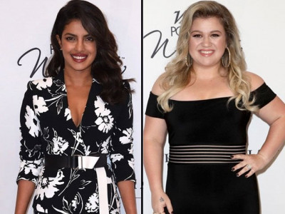 kelly clarkson and priyanka chopra can t stop fan girling over each other kelly clarkson and priyanka chopra can t stop fan girling over each other