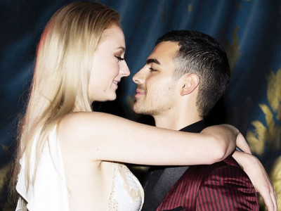 singer joe jonas and game of thrones star sophie turner are engaged singer joe jonas and game of thrones star sophie turner are engaged