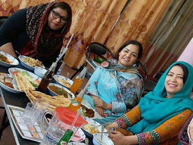women have now found a sanctuary where they can come sit and socialise while enjoying delicious food photo hamida ali hazara women have now found a sanctuary where they can come sit and socialise while enjoying delicious food photo hamida ali hazara