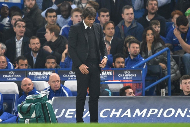 chelsea 039 s italian head coach antonio conte reacts after roma scored during a uefa champions league group stage football match between chelsea and roma at stamford bridge in london on october 18 2017 photo afp chelsea 039 s italian head coach antonio conte reacts after roma scored during a uefa champions league group stage football match between chelsea and roma at stamford bridge in london on october 18 2017 photo afp