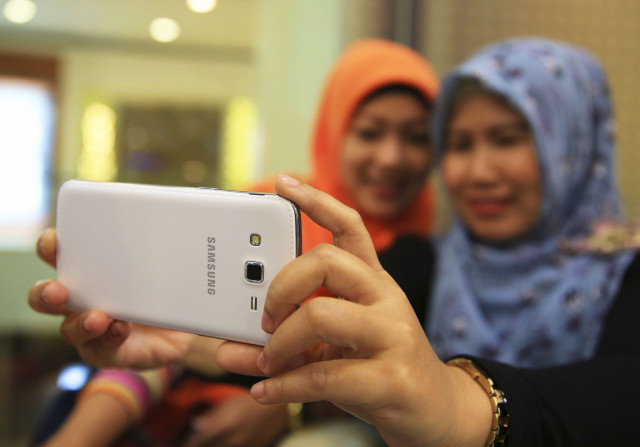 islamic seminary issues fatwa banning muslims from posting pictures on social media islamic seminary issues fatwa banning muslims from posting pictures on social media