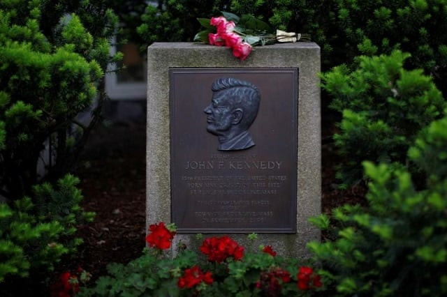 roses lie on a marker outside the home where president john f kennedy was born 100 years ago on may 29 1917 in brookline massachusetts u s may 29 2017 photo reuters roses lie on a marker outside the home where president john f kennedy was born 100 years ago on may 29 1917 in brookline massachusetts u s may 29 2017 photo reuters