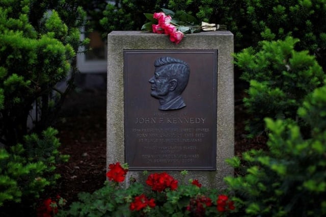 roses lie on a marker outside the home where president john f kennedy was born 100 years ago on may 29 1917 in brookline massachusetts u s may 29 2017 photo reuters