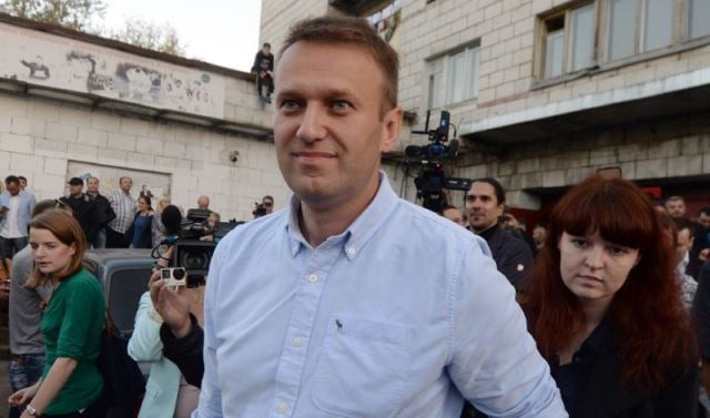 russian opposition leader alexei navalny said the attack outside his moscow office was carried out by quot some jokers quot who quot chucked two cakes at me and legged it quot photo afp russian opposition leader alexei navalny said the attack outside his moscow office was carried out by quot some jokers quot who quot chucked two cakes at me and legged it quot photo afp