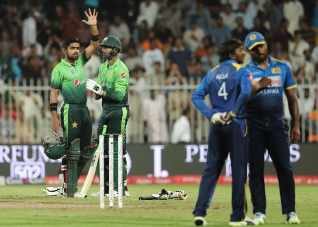 smart batsman kamran praised babar s ability to bounce back after he was unable to play a meaningful innings for the team in the third odi photo afp smart batsman kamran praised babar s ability to bounce back after he was unable to play a meaningful innings for the team in the third odi photo afp