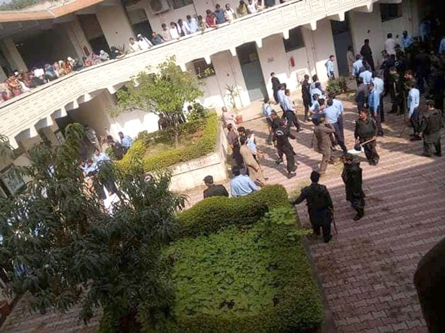 police personnel are seen inside the qau campus in islamabad on monday october 23 2017 photo twitter com ammarrashidt