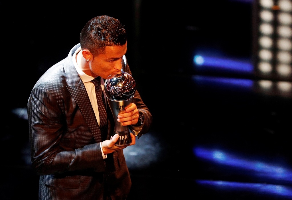 ronaldo won the inaugural best fifa men 039 s player of the year award last year following the end of a six year merger between the fifa honour and france football 039 s ballon d 039 or photo reuters