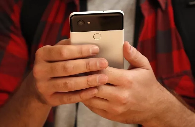 people try out google 039 s pixel 2 phones during a launch event in san francisco california u s october 4 2017 photo reuters people try out google 039 s pixel 2 phones during a launch event in san francisco california u s october 4 2017 photo reuters