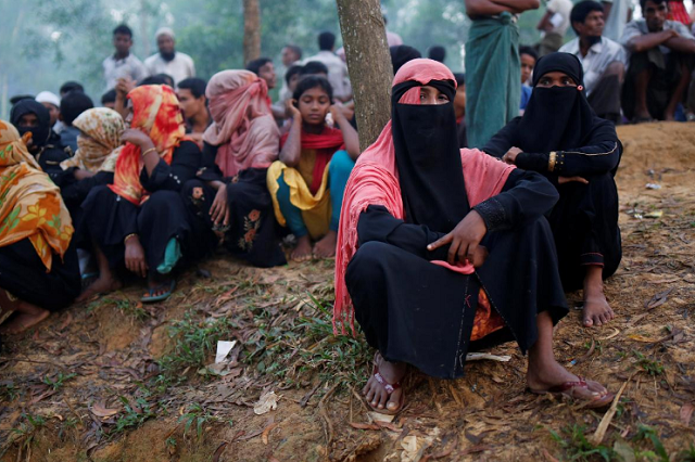 rohingya refugees wait to receive humanitarian aid at kutupalong refugee camp near cox 039 s bazar bangladesh photo reuters