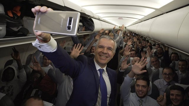 samsung hands out note 8 devices photo iberia airline samsung hands out note 8 devices photo iberia airline