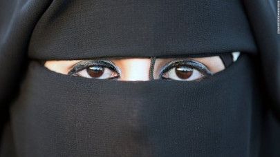 islam introduced veils but told men to lower gaze