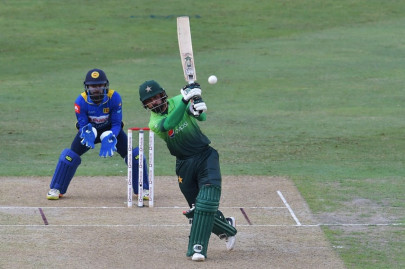 1st t20i malik bowlers help pakistan down sri lanka