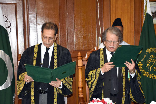 justice ejaz afzal khan takes oath as acting chief justice of pakistan in supreme court islamabad on friday october 27 2017 photo pid