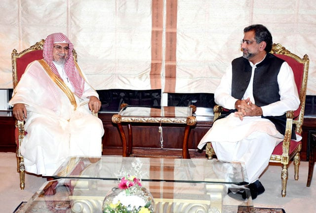 imam e kaaba dr saleh bin humaid in a meeting with prime minister shahid khaqan abbasi at the pm 039 s office in islamabad on 25th october 2017 photo pid imam e kaaba dr saleh bin humaid in a meeting with prime minister shahid khaqan abbasi at the pm 039 s office in islamabad on 25th october 2017 photo pid