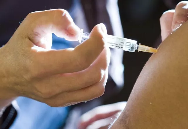 a student receives a measles vaccine injection at the ecole polytechnique federale de lausanne epfl in ecublens near lausanne march 23 2009 photo reuters a student receives a measles vaccine injection at the ecole polytechnique federale de lausanne epfl in ecublens near lausanne march 23 2009 photo reuters