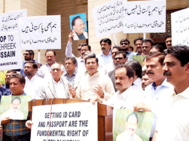 mqm leaders protest outside the sindh assembly demanding an nicop be issued to their chief altaf hussain photo online mqm leaders protest outside the sindh assembly demanding an nicop be issued to their chief altaf hussain photo online