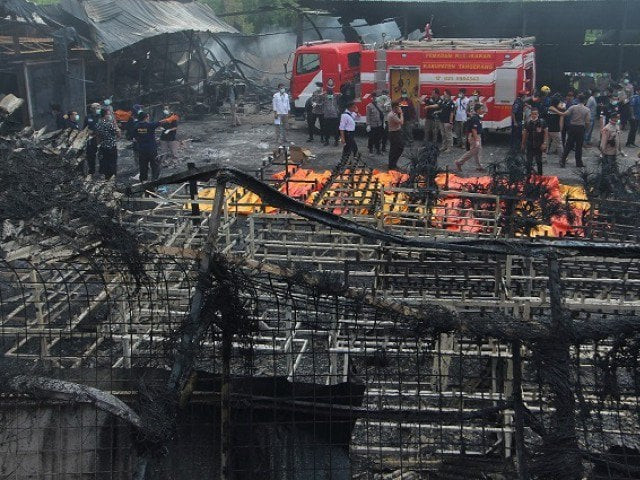 indonesian forensic policemen work after a fire disaster in tangerang kota banten province on october 26 2017 newly two dozen people have been killed and dozens injured after a blaze tore through an indonesian fireworks factory police said on on october 26 photo afp indonesian forensic policemen work after a fire disaster in tangerang kota banten province on october 26 2017 newly two dozen people have been killed and dozens injured after a blaze tore through an indonesian fireworks factory police said on on october 26 photo afp