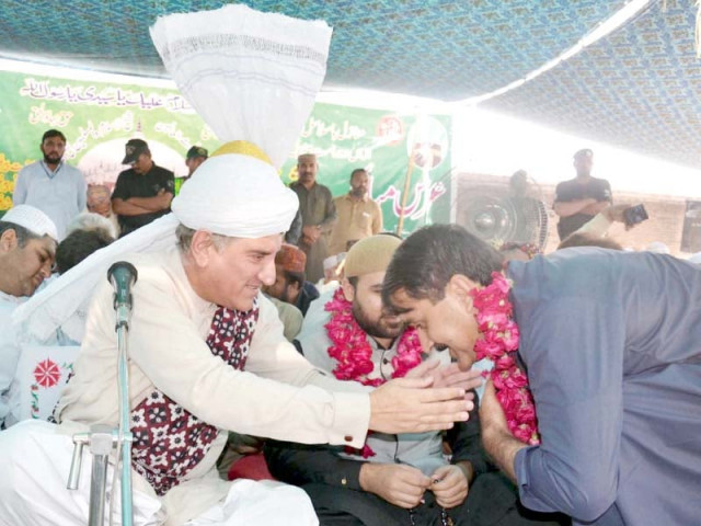 custodian of the shrine of bahauddin zakariya shah mahmood qureshi greets jamshed dasti photo online custodian of the shrine of bahauddin zakariya shah mahmood qureshi greets jamshed dasti photo online