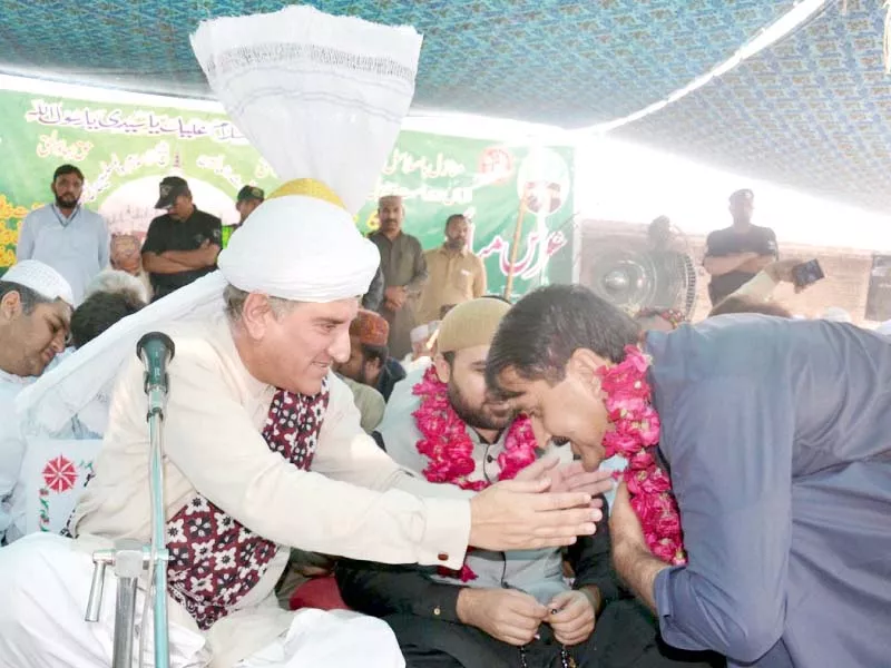 custodian of the shrine of bahauddin zakariya shah mahmood qureshi greets jamshed dasti photo online custodian of the shrine of bahauddin zakariya shah mahmood qureshi greets jamshed dasti photo online