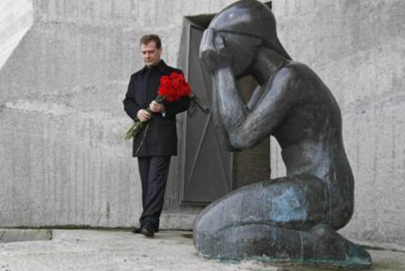 russians honour victims of stalin era purges urge release of mass graves researcher russians honour victims of stalin era purges urge release of mass graves researcher