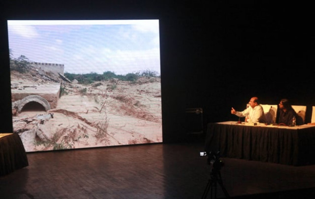 gul hassan kalmatti giving a presentation on rivers and nullahs of karachi on the last day of the fifth annual karachi conference photo athar khan