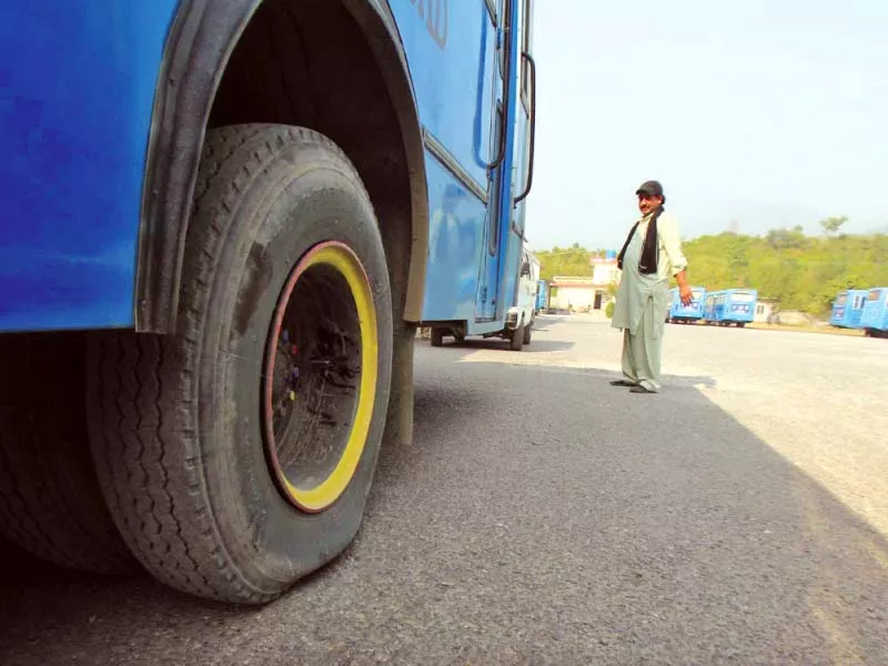 protesting students deflated tyres of qau buses and blocked road with rocks photo online protesting students deflated tyres of qau buses and blocked road with rocks photo online