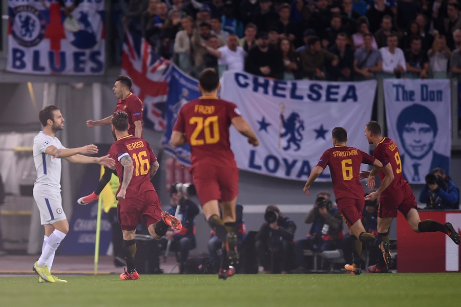 roma 039 s italian striker stephan el shaarawy 2ndl celebrates with teammates after scoring during the uefa champions league football match as roma vs chelsea on october 31 2017 at the olympic stadium in rome photo afp