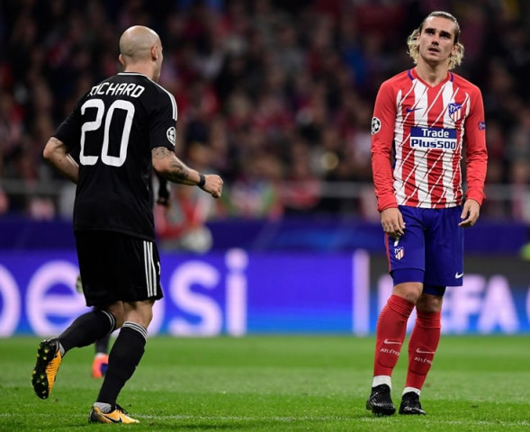 atletico madrid 039 s french forward antoine griezmann r stands beside qarabag 039 s azerbaijani midfielder richard almeida during the uefa champions league football match club atletico de madrid vs qarabag fk at the wanda metropolitano stadium in madrid on october 31 2017 photo afp atletico madrid 039 s french forward antoine griezmann r stands beside qarabag 039 s azerbaijani midfielder richard almeida during the uefa champions league football match club atletico de madrid vs qarabag fk at the wanda metropolitano stadium in madrid on october 31 2017 photo afp