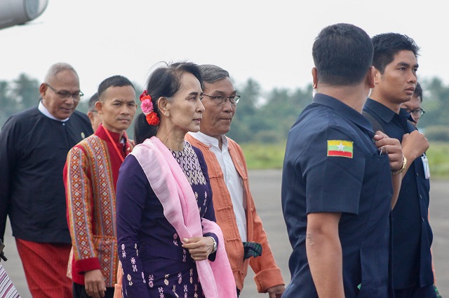 myanmar state counselor aung san suu kyi c arrives in sittwe airport for an unannounced visit to restive rakhine state on november 2 2017 photo afp