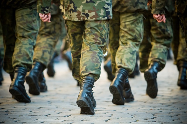 soldiers march in formation photo dutch news