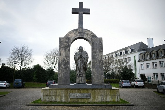 this file photo taken on january 5 2016 shows a bronze statue of pope john paul ii by controversial georgian born russian artist zurab tsereteli in ploermel brittany western france photo afp