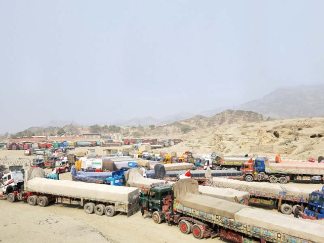 trucks seen parked near torkham due to strike against newly imposed duties photo ppi trucks seen parked near torkham due to strike against newly imposed duties photo ppi