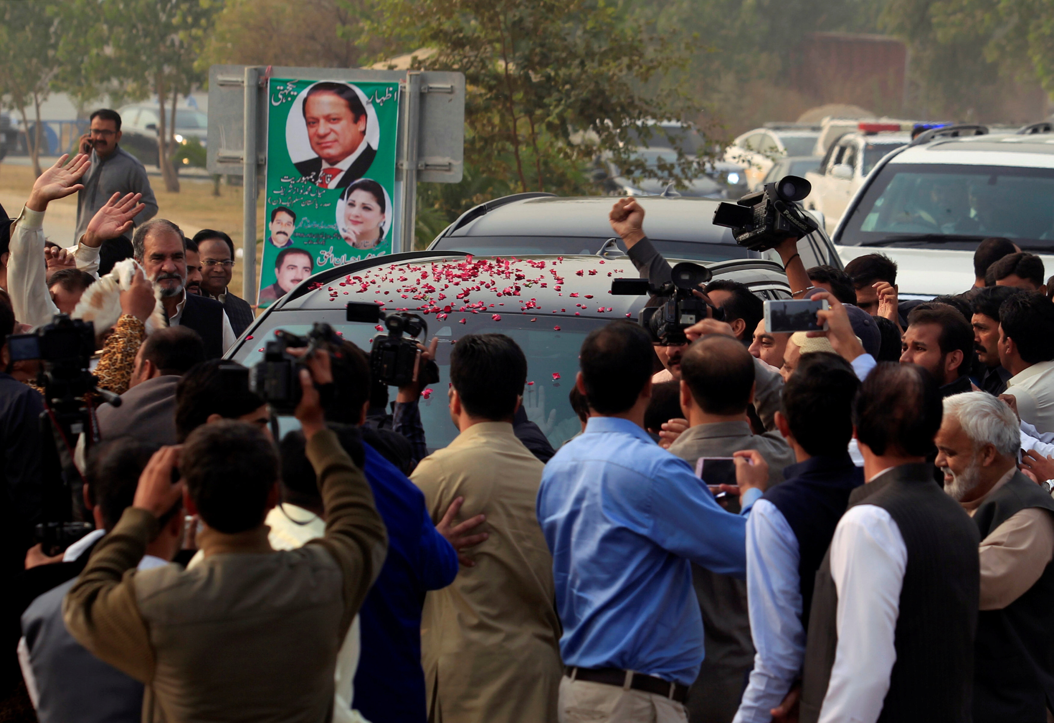 supporters surround the car transporting nawaz sharif as he arrives to appear before the accountability court photo reuters