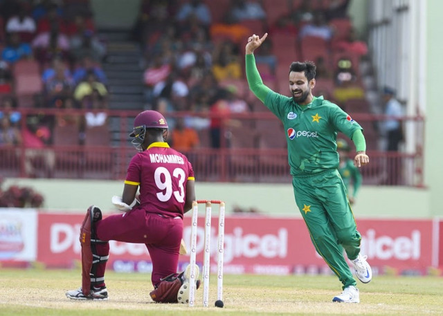 faith carl crowe believes hafeez will be able to clear the bowling action test with ease since he didn t see any extra flex in his hand when he saw him bowl in slow mo photo afp